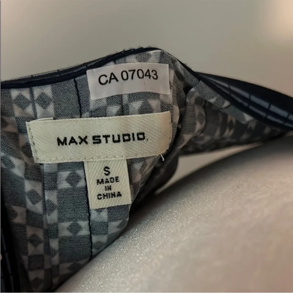 Max Studio | Women’s Size S Elegant Navy Blue/White Patterned Sleeveless Dress - Picture 2 of 4